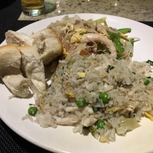 Arroz frito con pollo