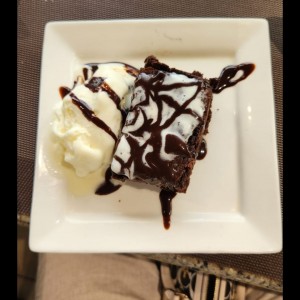 brownie con helado