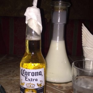 Una Corona con hookah sabor a vainilla a base de leche 