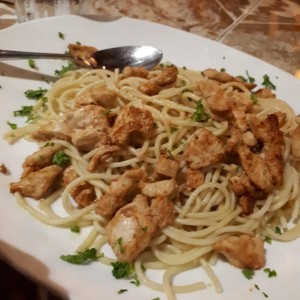 Pasta al burro  con pollo.