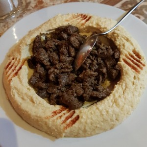 hummus con carne