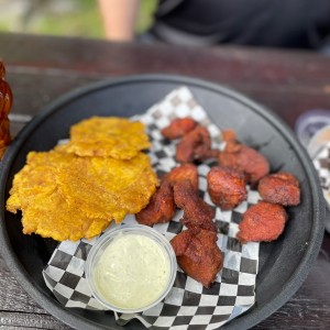 Puerco Frito con patacones