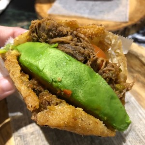 Arepa con ropa vieja