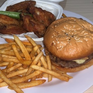 chefs special burger con slabon chicken wings 