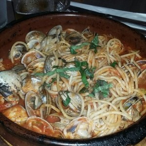 Spaghetti con almejas (Al ajillo)