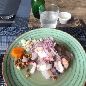 ceviche mixto (muy fresco y natural)