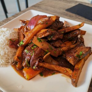 lomito saltado