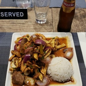 Lomo saltado, mar y tierra