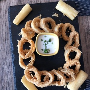 chicharron de calamares con yuca