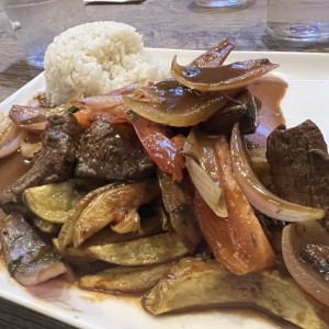 Lomo saltado