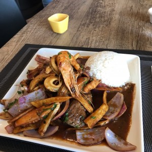 lomo saltado mar y tierra