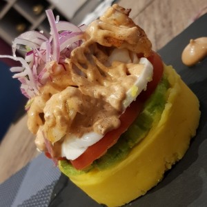 Causa con Camarones