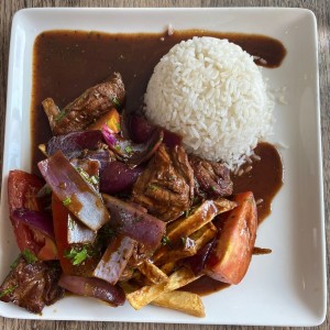 Lomo saltado