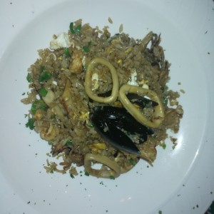 Arroz chaufa con mariscos