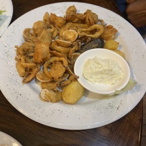 Chicharrones de mariscos