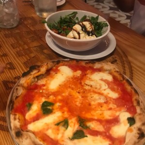 pizza Margarita y Burrata