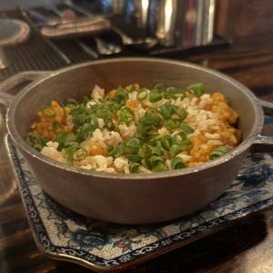 Arroz con pifia,pepita de marañon,platano en tentación y crujientes