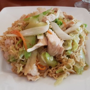 Fideos con Pollo