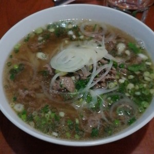 Pho de carne salteada