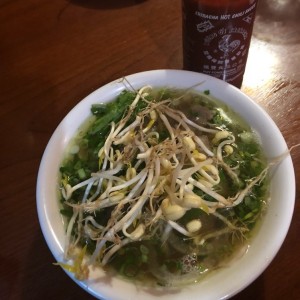 Pho Bo Chin con Sriracha