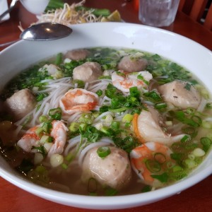 ramen de camarones con vegetales