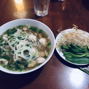 pho de pollo