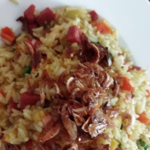 Com rang thap cam (Arroz frito mixto)