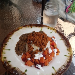 soya con arroz integral, lentejas y ensalada de feria