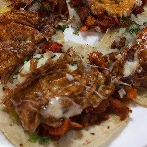 tacos al pastor con queso