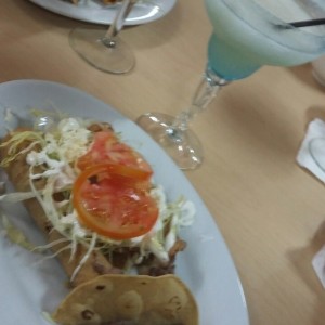 flautas de pollo y margaritas