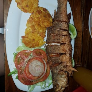 pescado con patacones