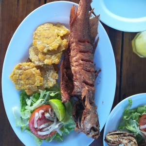 pescado frito con patacones