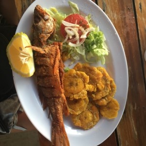 pescado frito con patacones