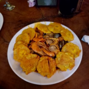 picada de mariscos para dos personas