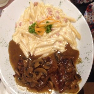 Beef Steak con Penne Alfredo