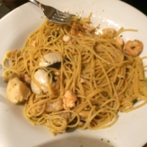 Spaguetti al oleo con mariscos