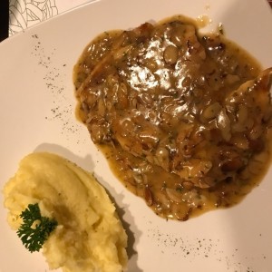 pechuga de pollo en salsa de almendras 