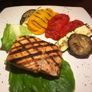 Salmon al Grill con Vegetales al Grill