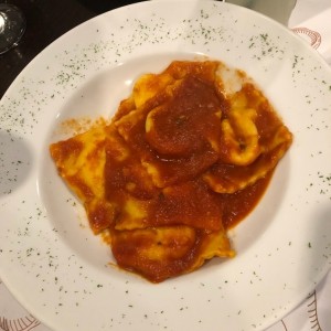 raviolis de queso al pomodoro