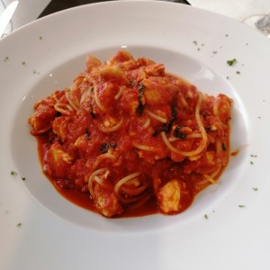 Spaghetti con salsa roja