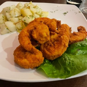 Langostinos Apanados con papas salteadas 