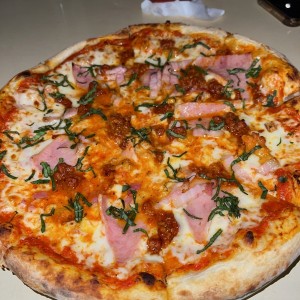 Pizza carnivora