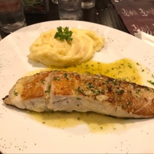 Corvina al ajillo