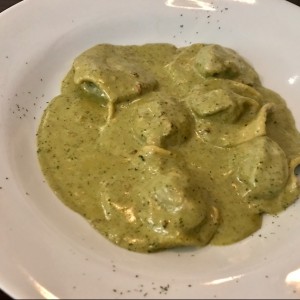 Ravioles Fungui Porcino al pesto