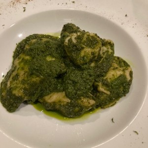 Raviolis de Pollo con Pesto