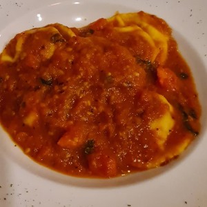 RAVIOLIS DE ZAPALLO POMODORO