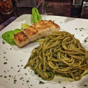 Corvina a la Plancha con Spaghetti al Pesto