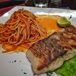 Corvina a la Plancha con Spahetti Pomodoro