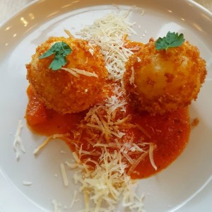 Croquetas de Arroz en salsa Pomodoro  con parmesano