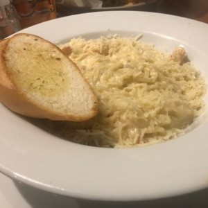 Pasta Alfredo con camarones